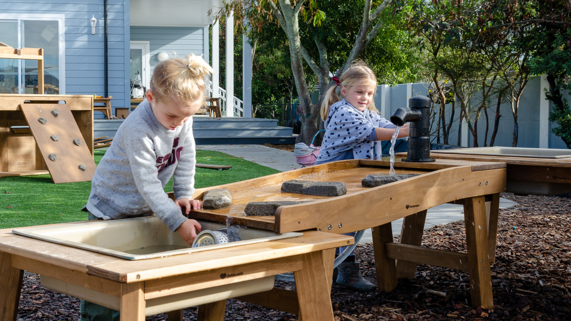 Outdorable sand & water play equipment