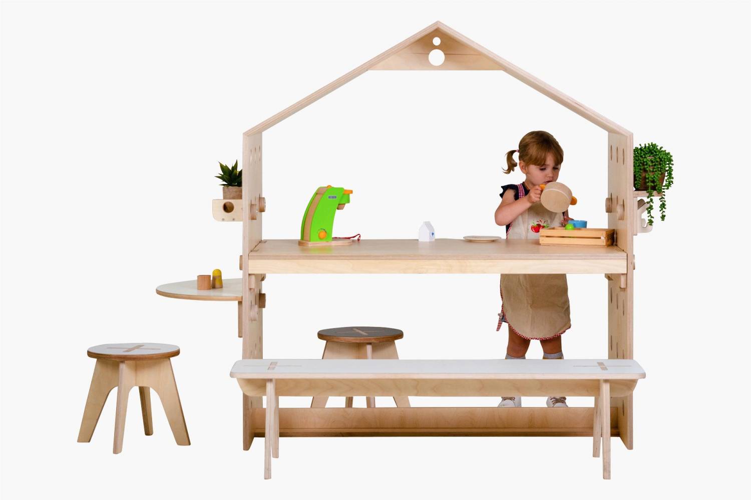 Peggo Multi Nook Cafe with Child Standing 